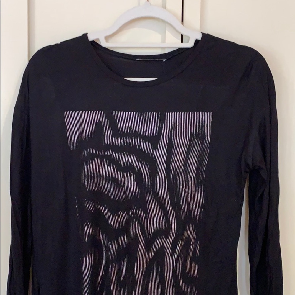 Zara printed silver and black long sleeve tee.